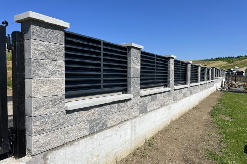 Ograja na pokopališču v Vidoncih